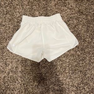 Lululemon Hotty hot high-rise Lined shorts womens size 4